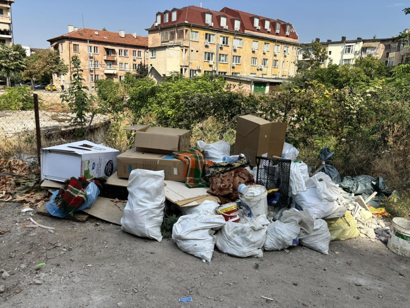 Урина и гнусотия: Дори не доближавайте това място във Враца СНИМКИ
