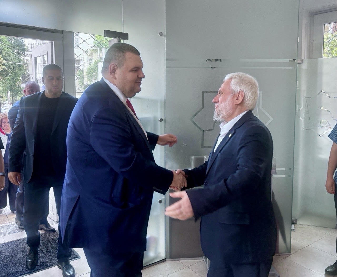 Пеевски и Главния мюфтия на България обсъдиха ролята на вероизповеданията за толерантността между хората и възпитанието на децата