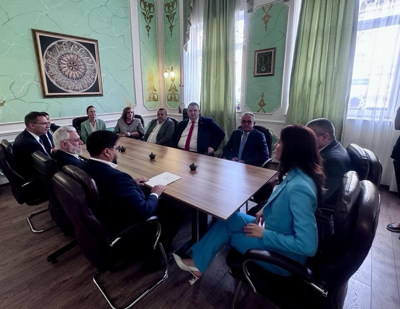 Пеевски и Главния мюфтия на България обсъдиха ролята на вероизповеданията за толерантността между хората и възпитанието на децата