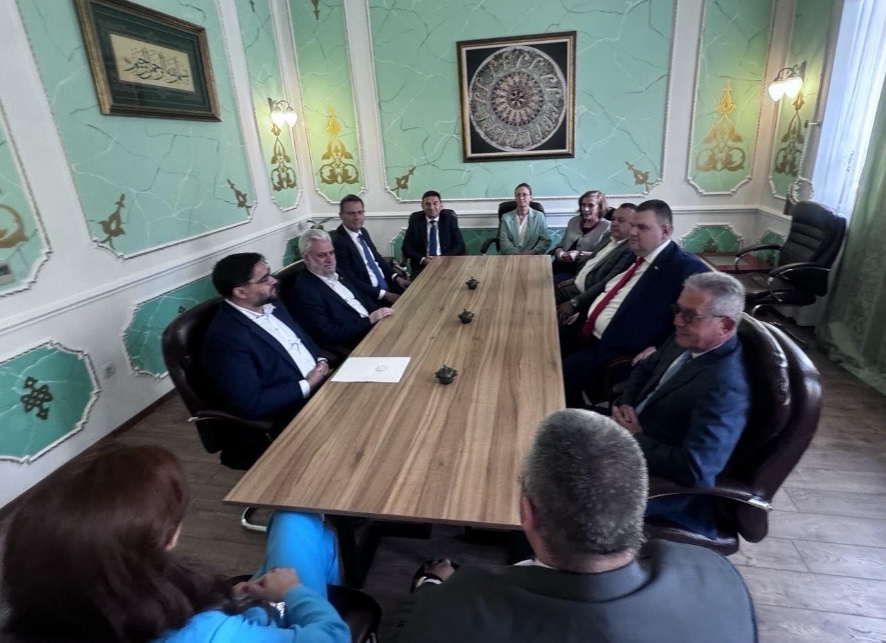 Пеевски и Главния мюфтия на България обсъдиха ролята на вероизповеданията за толерантността между хората и възпитанието на децата