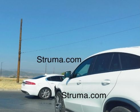 Сеир в Благоевград! Помляха се бели луксозни автомобили СНИМКИ