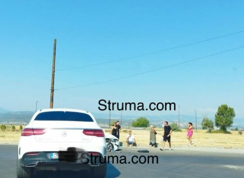 Сеир в Благоевград! Помляха се бели луксозни автомобили СНИМКИ