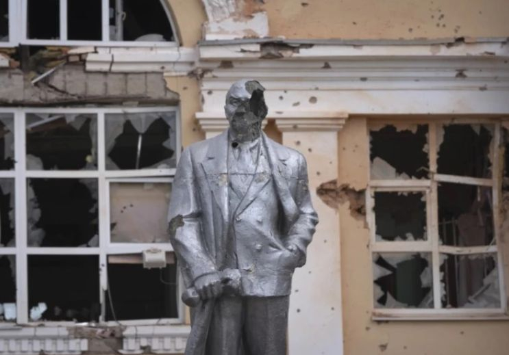 Събориха паметника на Ленин в Суджа