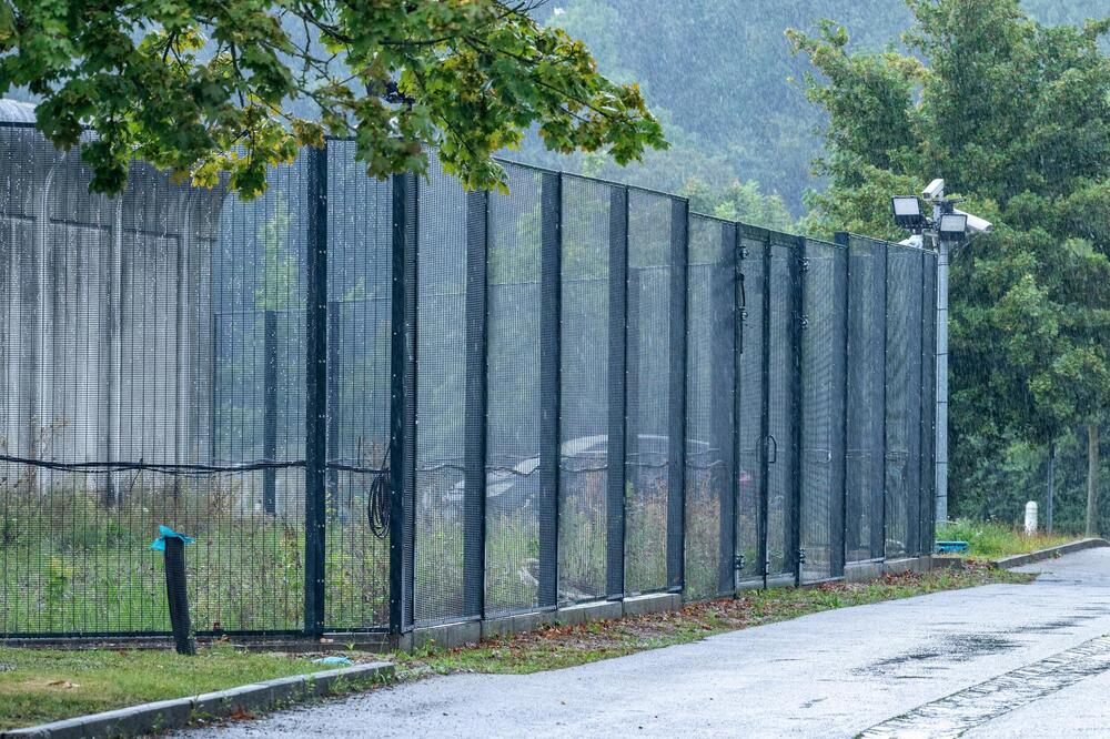Паника в Германия! Опасни бандити от Балканите избягаха от психиатрия, обявиха извънредно положение