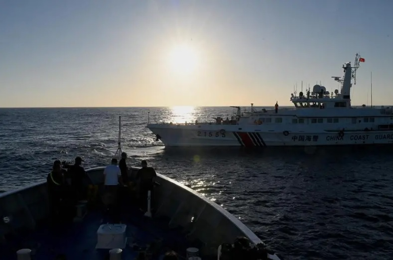 Сблъсък на 2 кораба и напрежение в Южнокитайско море