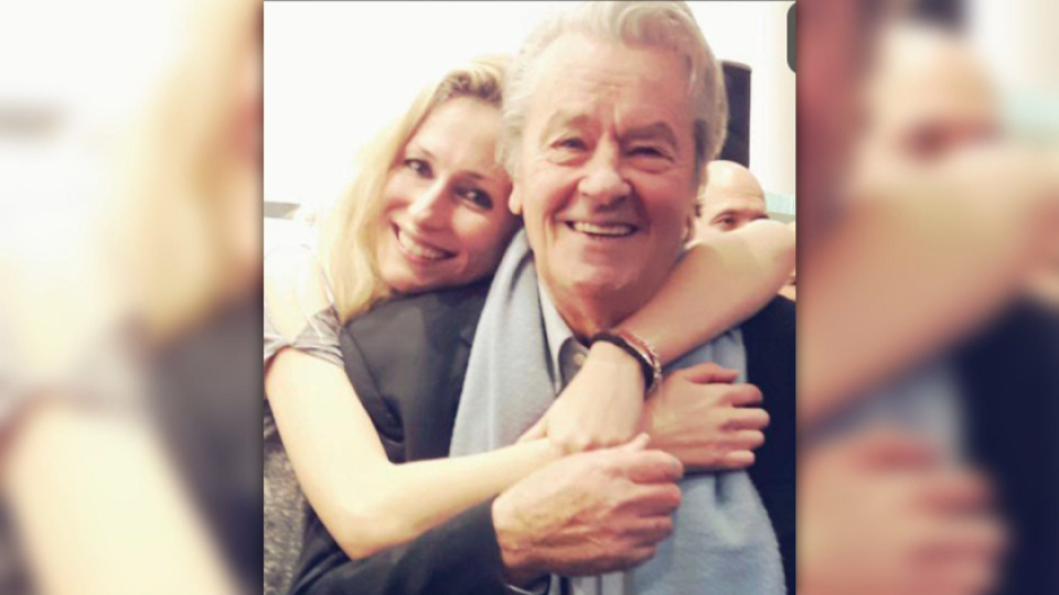 Българката, която отказа на Ален Делон, ще го изпрати в последния му път СНИМКИ