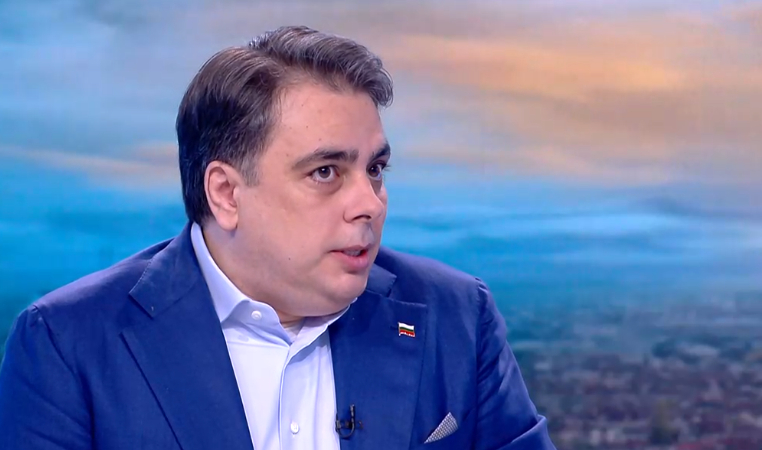 Асен Василев надминал с лъжите дори и себе си