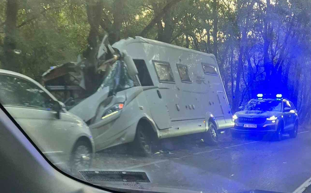 Скандални подробности за водача кървавия кемпер, катастрофирал край Китен