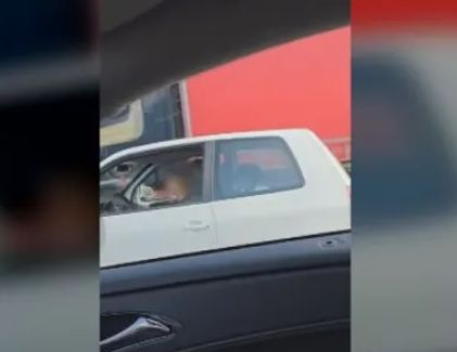 Той си беше дете, едвам виждаше пътя: Хлапак подкара кола по "Хемус", а до него...