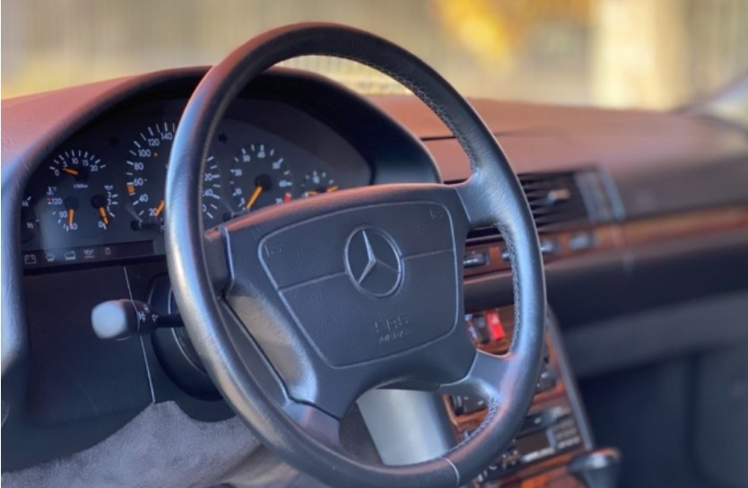 Откриха идеално съхранен легендарен Mercedes S-Class W140 СНИМКИ