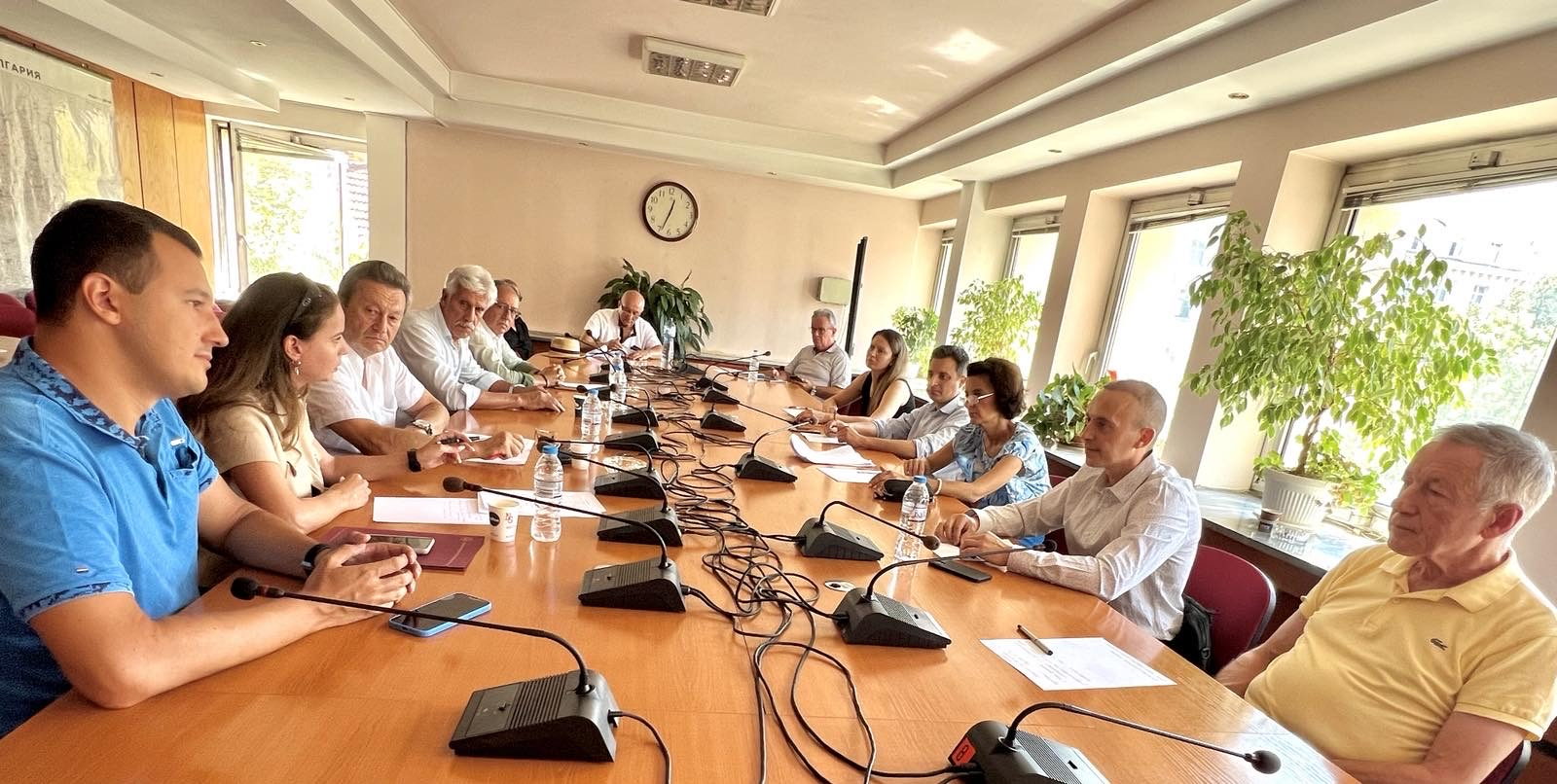 По-активно участие на държавата в икономиката искат партиите на обединената левица
