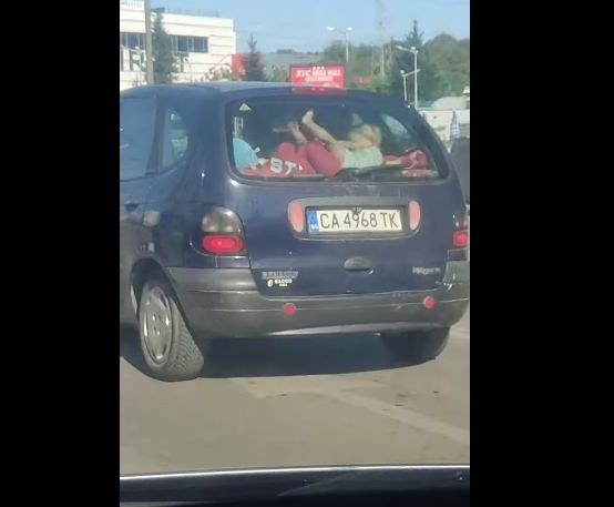 Бях ужасена! Какво прави майка с малкото си детенце в София ВИДЕО