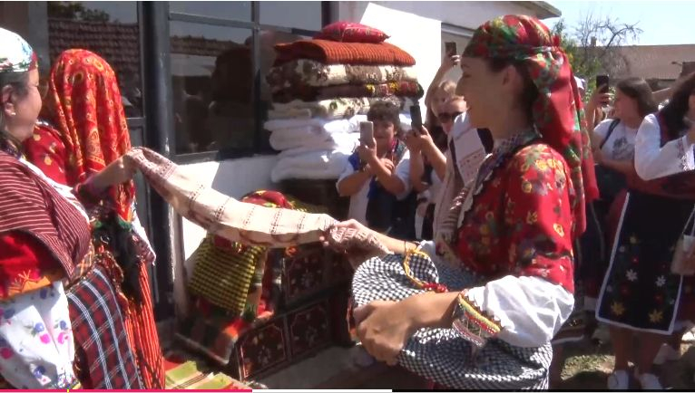 Сватба отпреди два века в Родопите: Народен певец взе невестата си на кон ВИДЕО