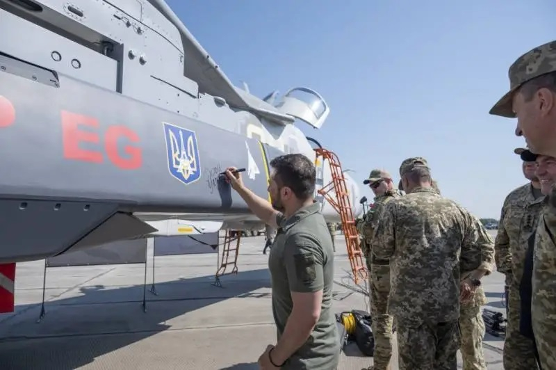 The Guardian огласи как Зеленски ще принуди Кремъл да седне на масата за преговори   