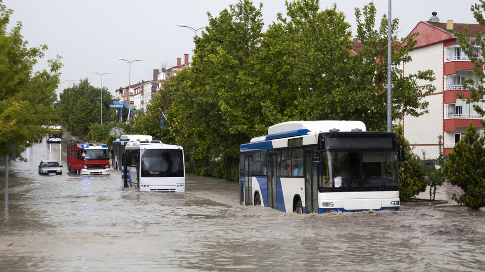 Централна Турция е под вода, има жертва и хора в неизвестност