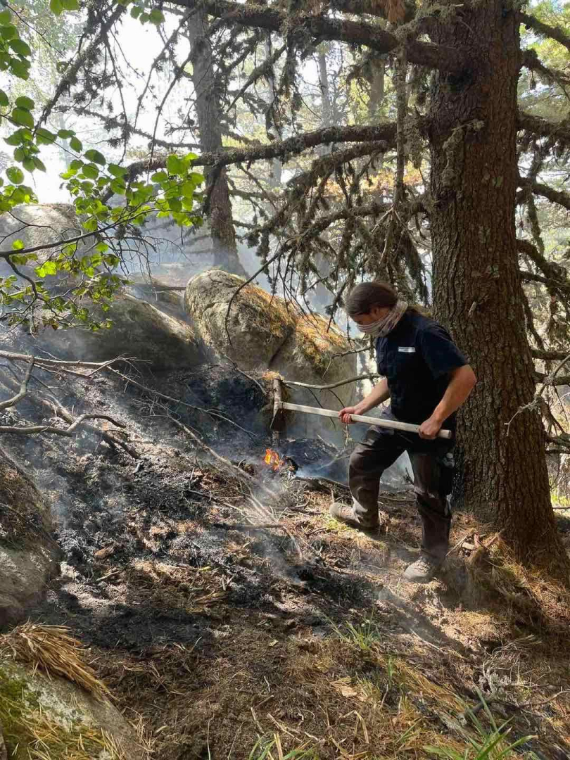 Пожарът в Рила се разрасна двойно, търси се хеликоптер за помощ ВИДЕО
