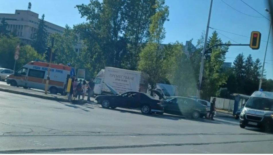 Меле край 1-во РПУ в столицата СНИМКА