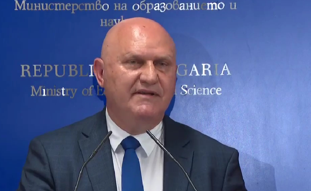 Промяната е спряна! Важно съобщение от МОН, касаещо учителите и учениците