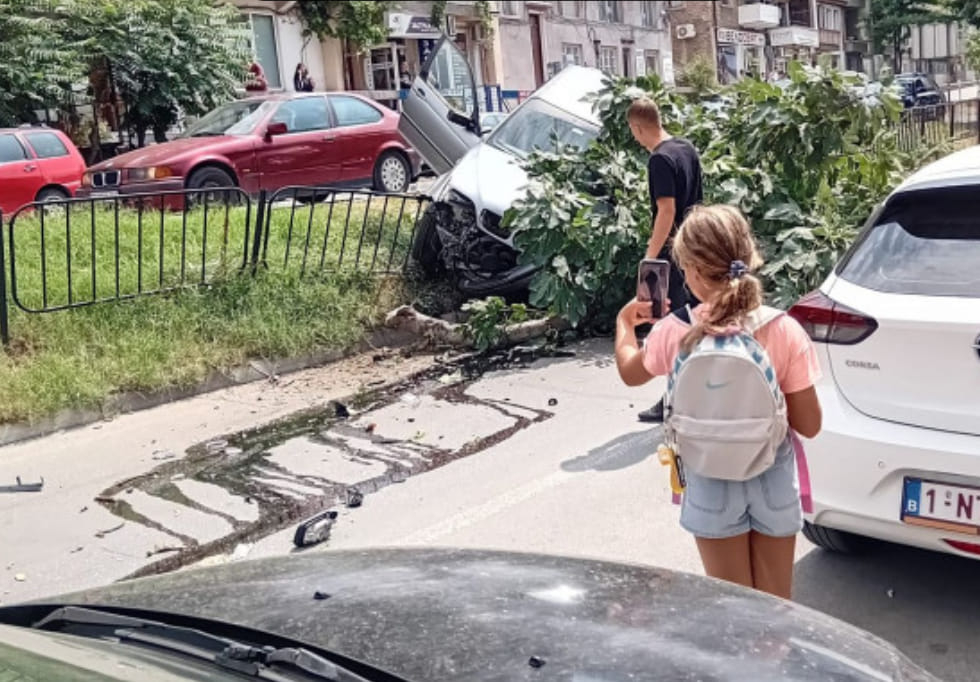 Младеж без книжка дрифти в Асеновград а сега рони сълзи ВИДЕО 18+