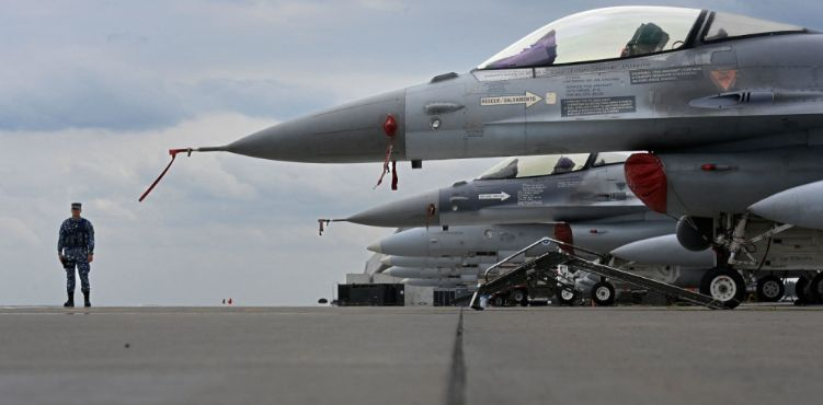 VOA заплете голяма мистерия с разбилия се в Украйна F-16