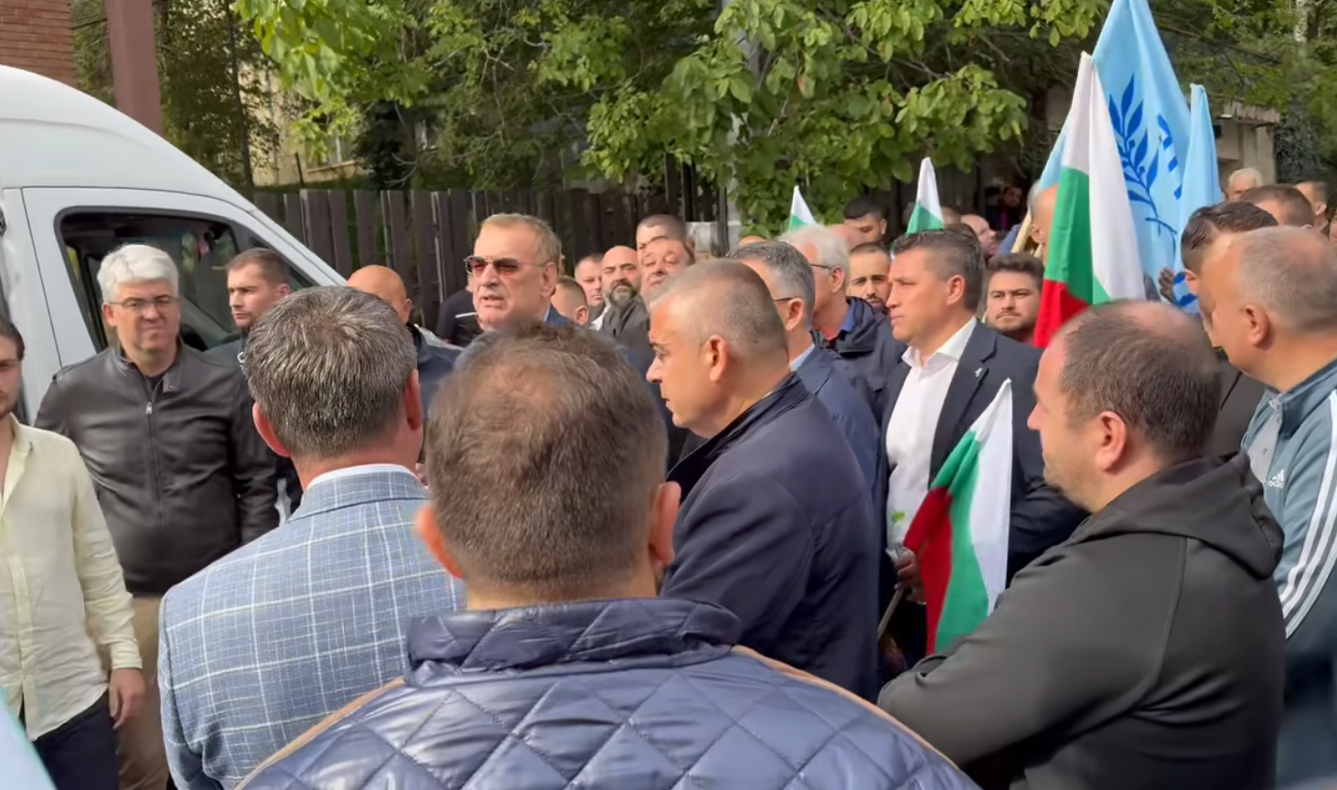 Народът срещу дерибеите: Пускайте DMS Dogan, за вас законът е нищо