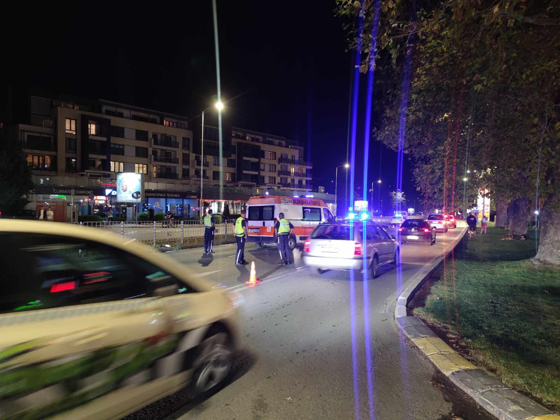 Първо в БЛИЦ! Огромна трагедия по тъмна доба във Варна СНИМКИ