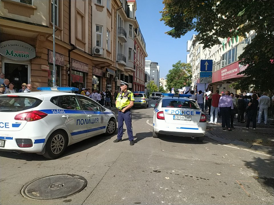 БСП гори: Взривоопасно напрежение на "Позитано" БЛИЦ Live
