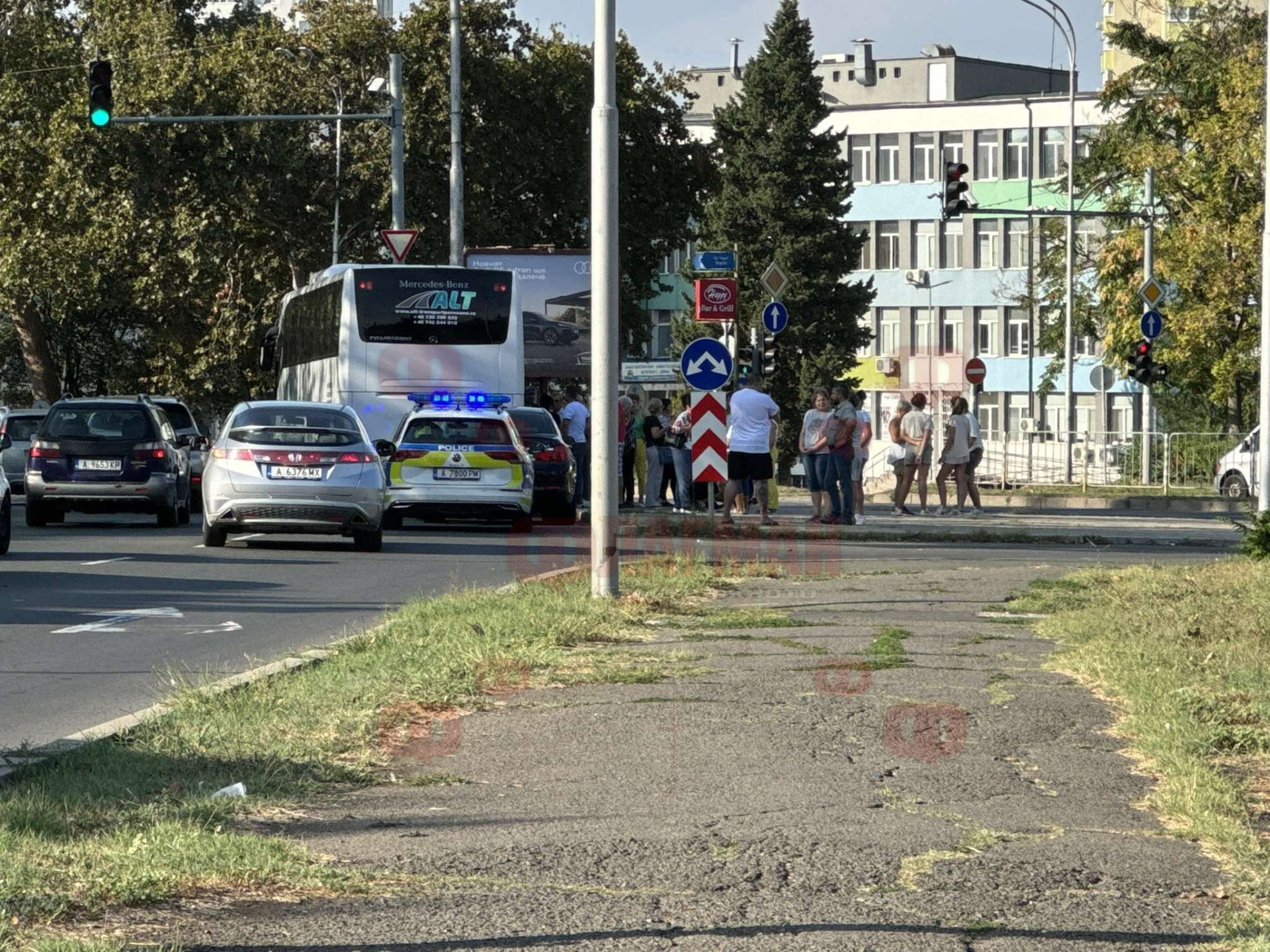 Страшно меле с автобус, пълен с румънци, в Бургас СНИМКИ 