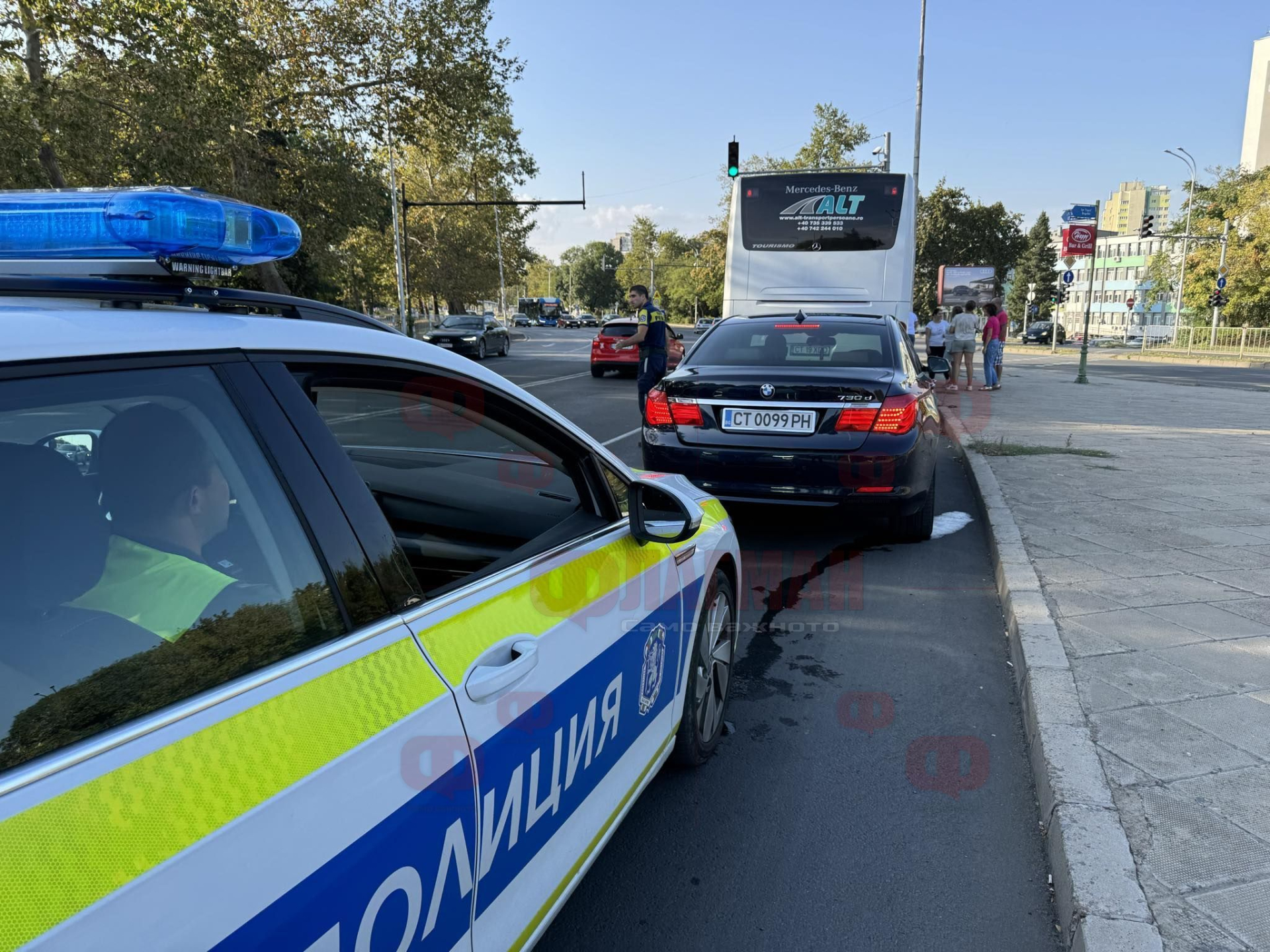Страшно меле с автобус, пълен с румънци, в Бургас СНИМКИ 