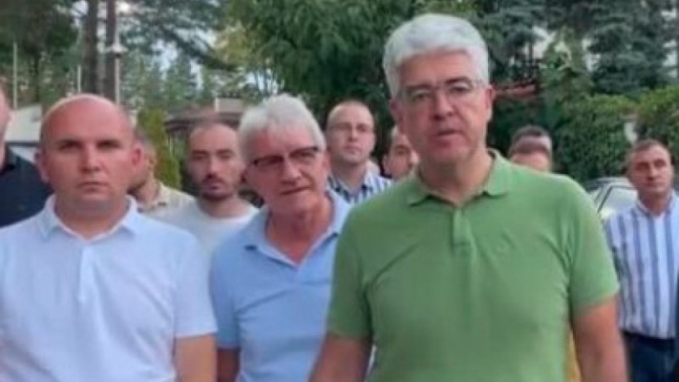 Изненада! Ето я топлата връзка между „Пътя на копринката“ на Радев с Доган и деребеите му