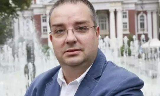 Човек на Нинова финтира БСП с извънреден ход 