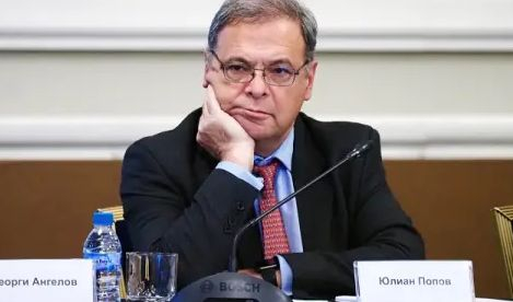 Скандално: Номинираният за еврокомисар Юлиан Попов ползвал правителствения ВИП, за да си ходи до Лондон