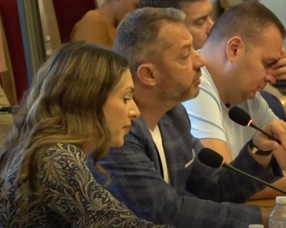 Депутатите се събраха извънредно, Делян Добрев блесна с шега ВИДЕО 