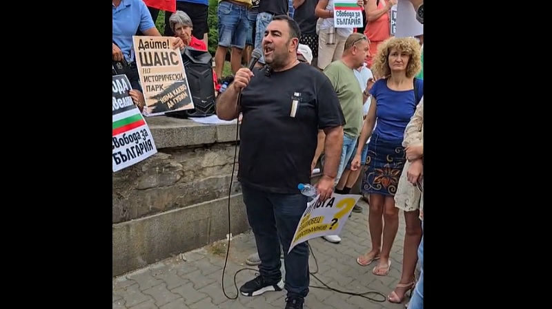 Внимание! Арестуван за сводничество напира към парламента! ВИДЕО