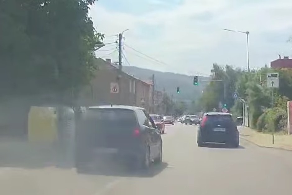 Скандално ВИДЕО показва как джигити летят из Перник!  