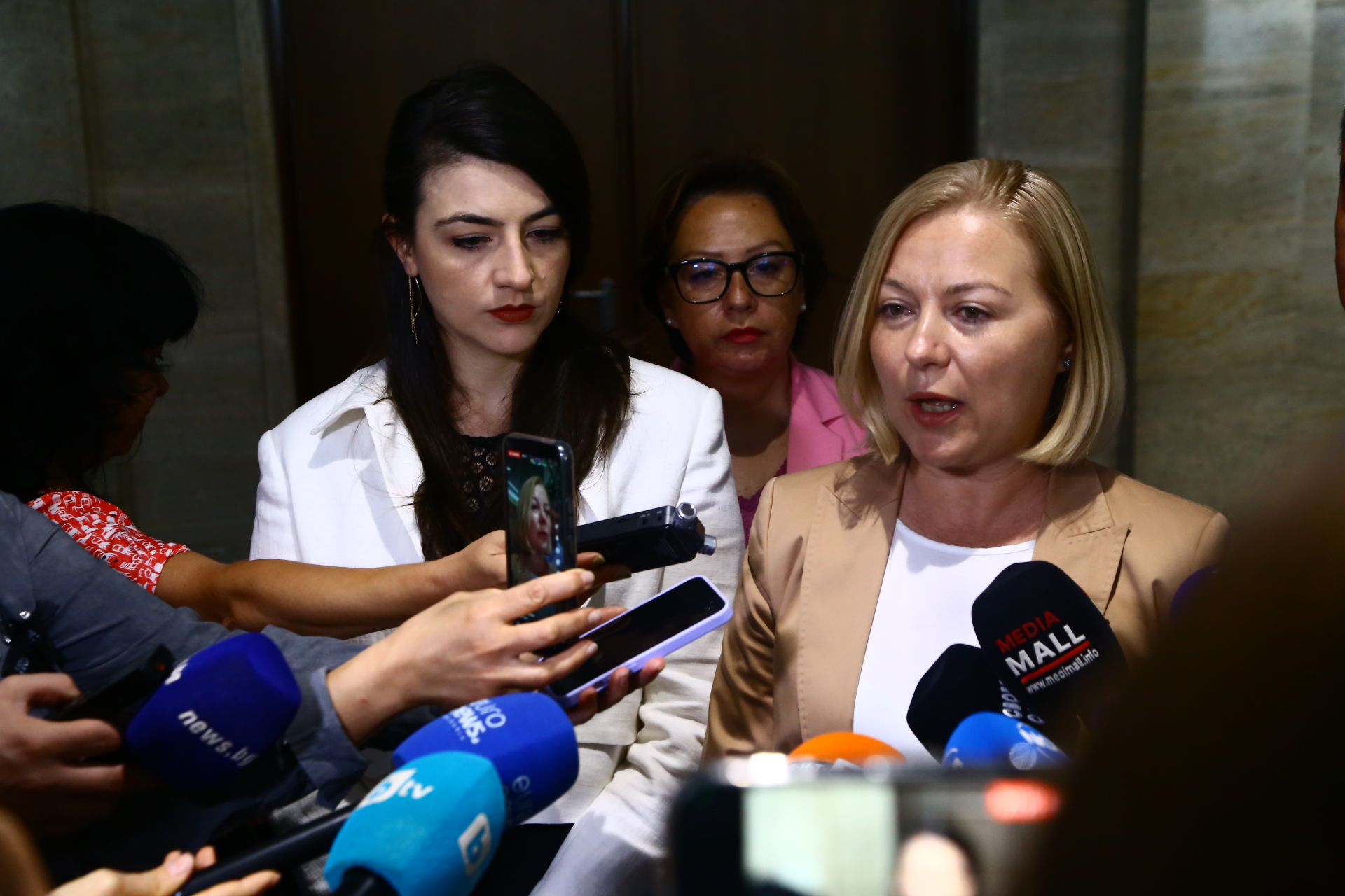 Надежда Йорданова разобличи Радев, ето какво цели с референдума 