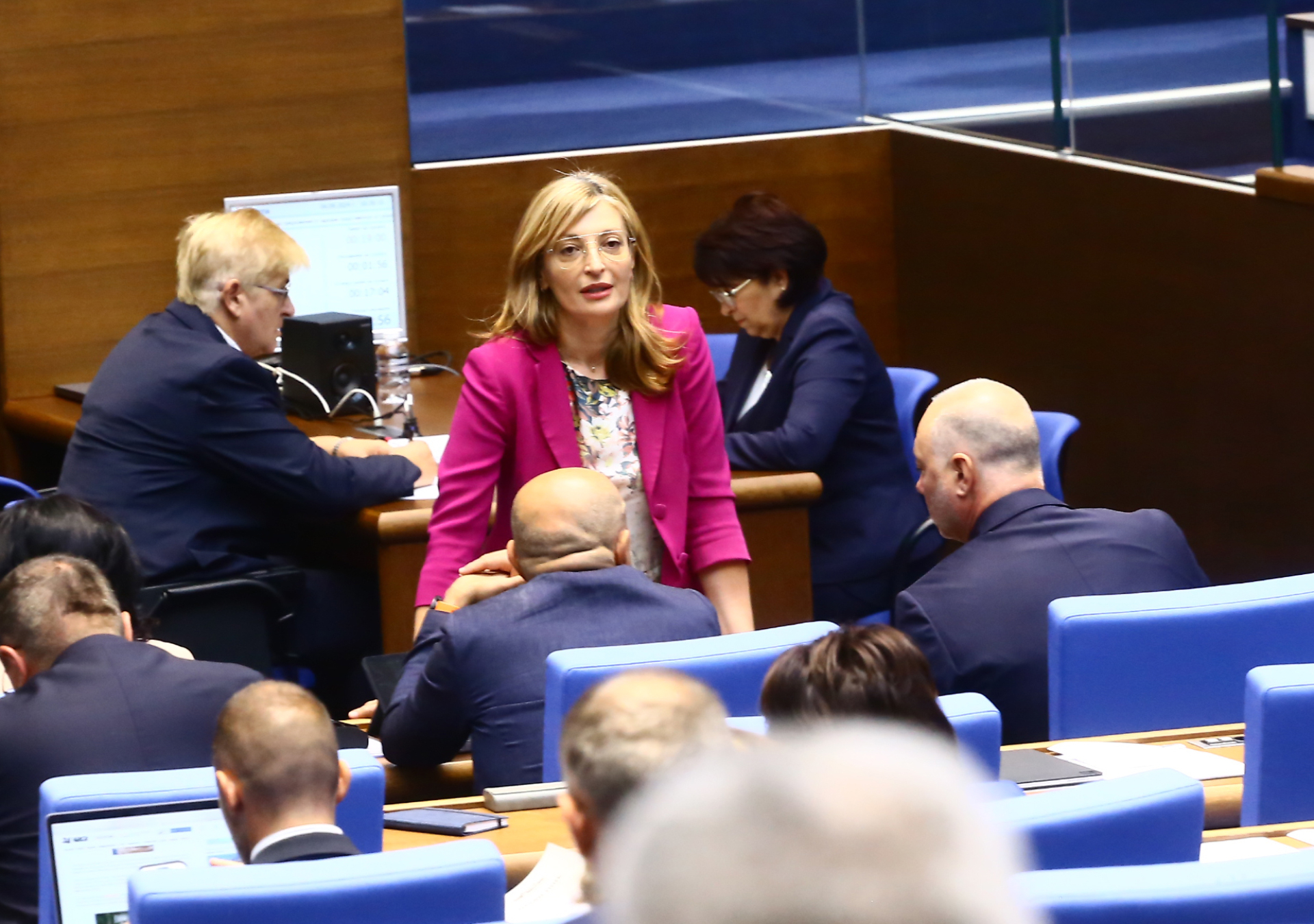 Екатерина Захариева: Мир без Украйна е невъзможен