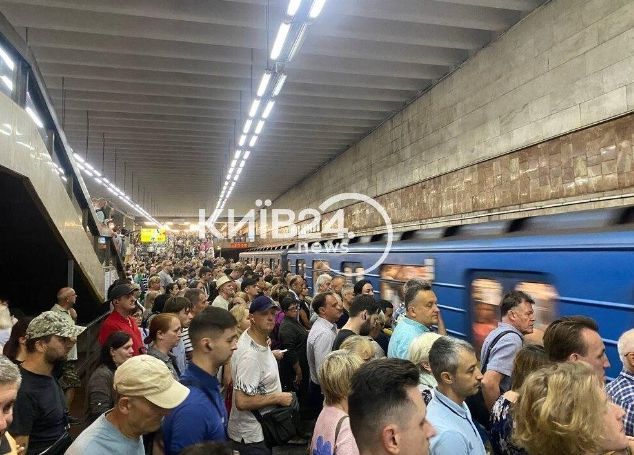 Кошмарни 9 часа за Киев, хората се озоваха в капан, а от Крим изстреляха... ВИДЕО