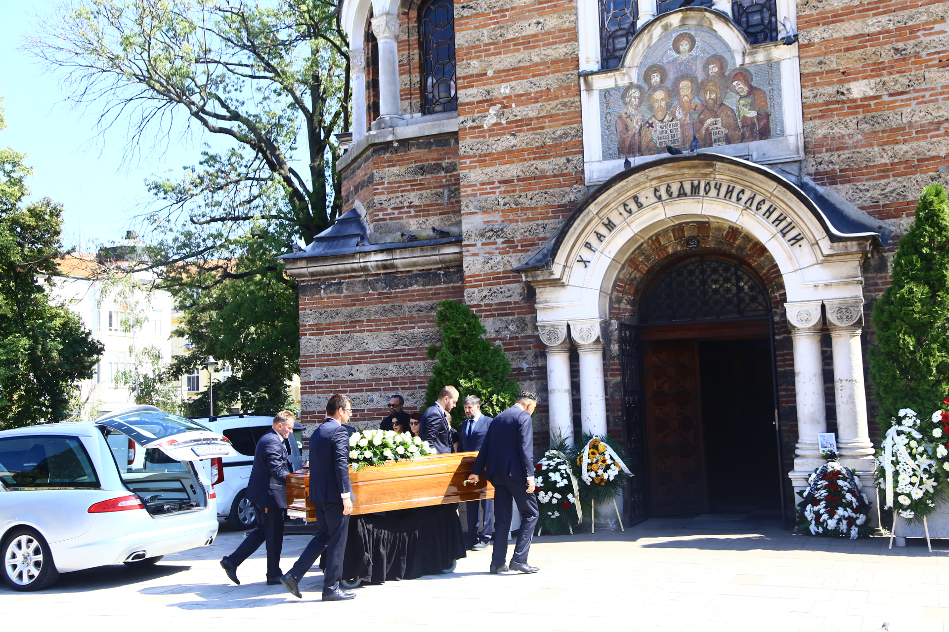 България скърби за Иван Гарелов, Радев и Деси си взеха последно сбогом ВИДЕО