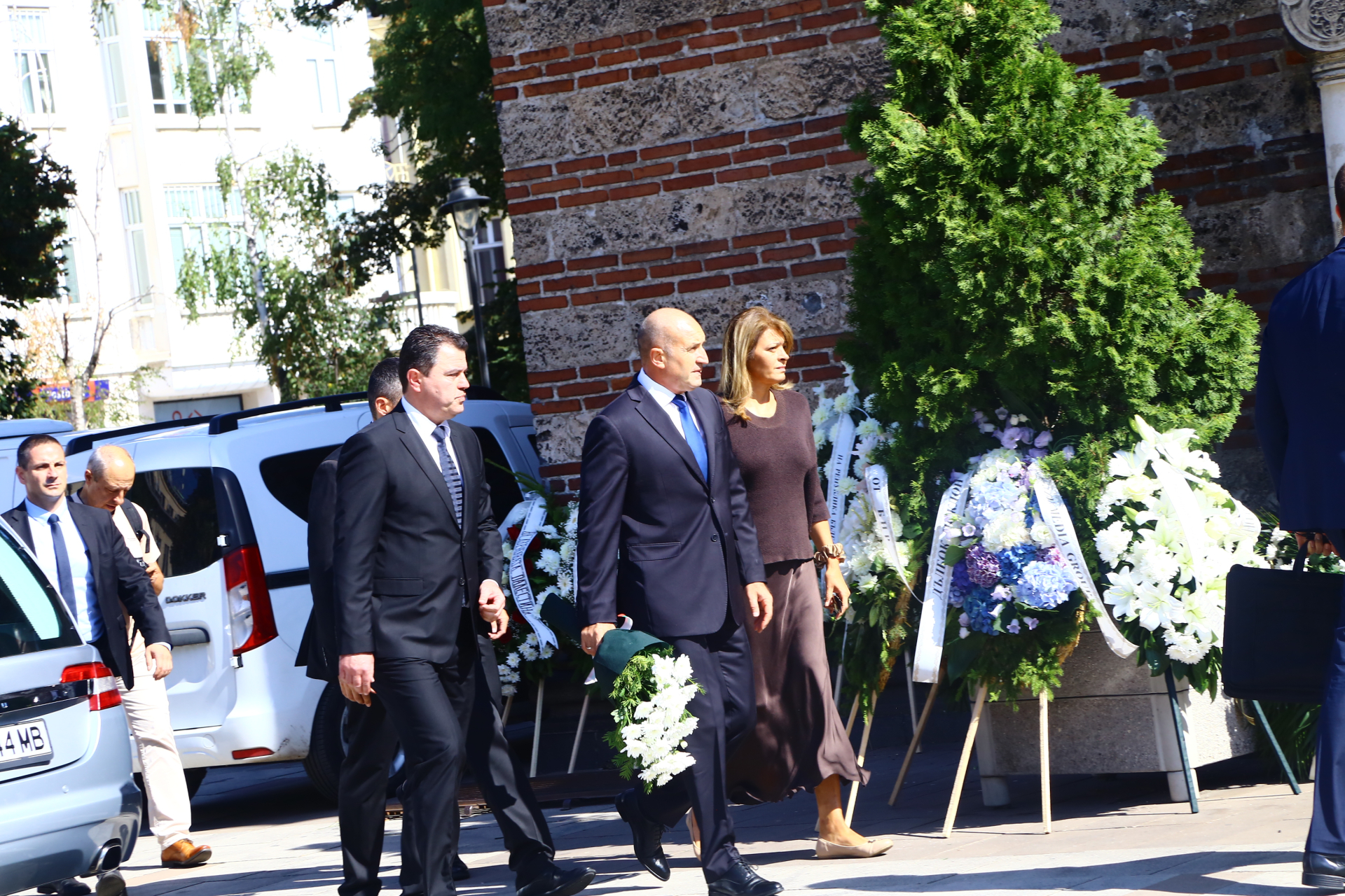 България скърби за Иван Гарелов, Радев и Деси си взеха последно сбогом ВИДЕО