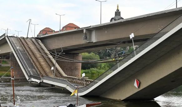 Ужас в Германия, рухна един от най-важните мостове ВИДЕО