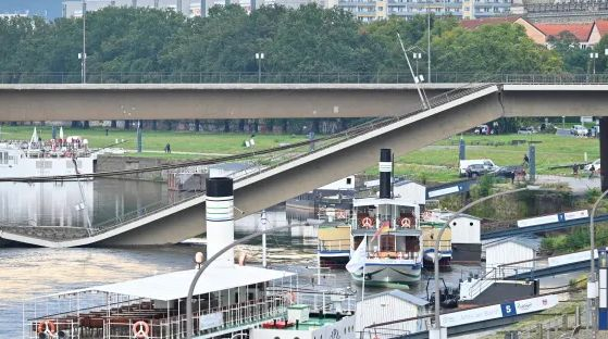 Ужас в Германия, рухна един от най-важните мостове ВИДЕО