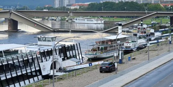 Ужас в Германия, рухна един от най-важните мостове ВИДЕО