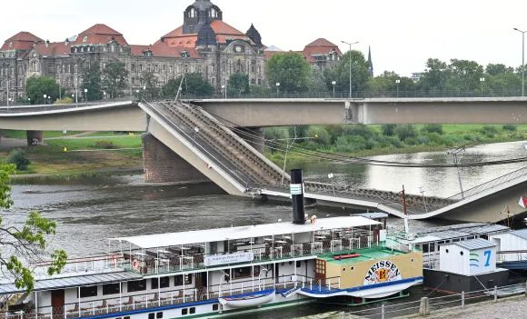 Ужас в Германия, рухна един от най-важните мостове ВИДЕО