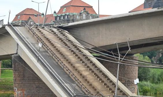 Ужас в Германия, рухна един от най-важните мостове ВИДЕО