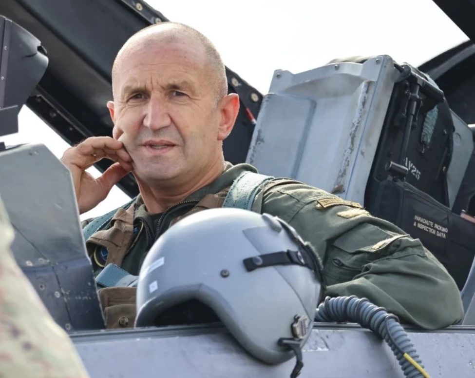 Военен експерт свали Радев на земята: Той манипулира ВВС за свои политически цели