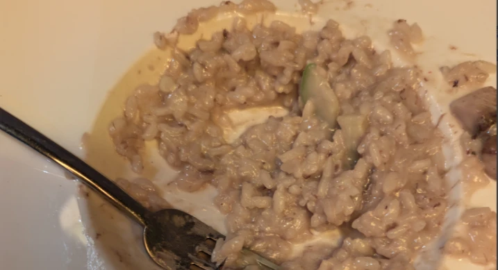 Клиент реши да хапне ориз в заведение София и щеше да повърне от видяното СНИМКИ