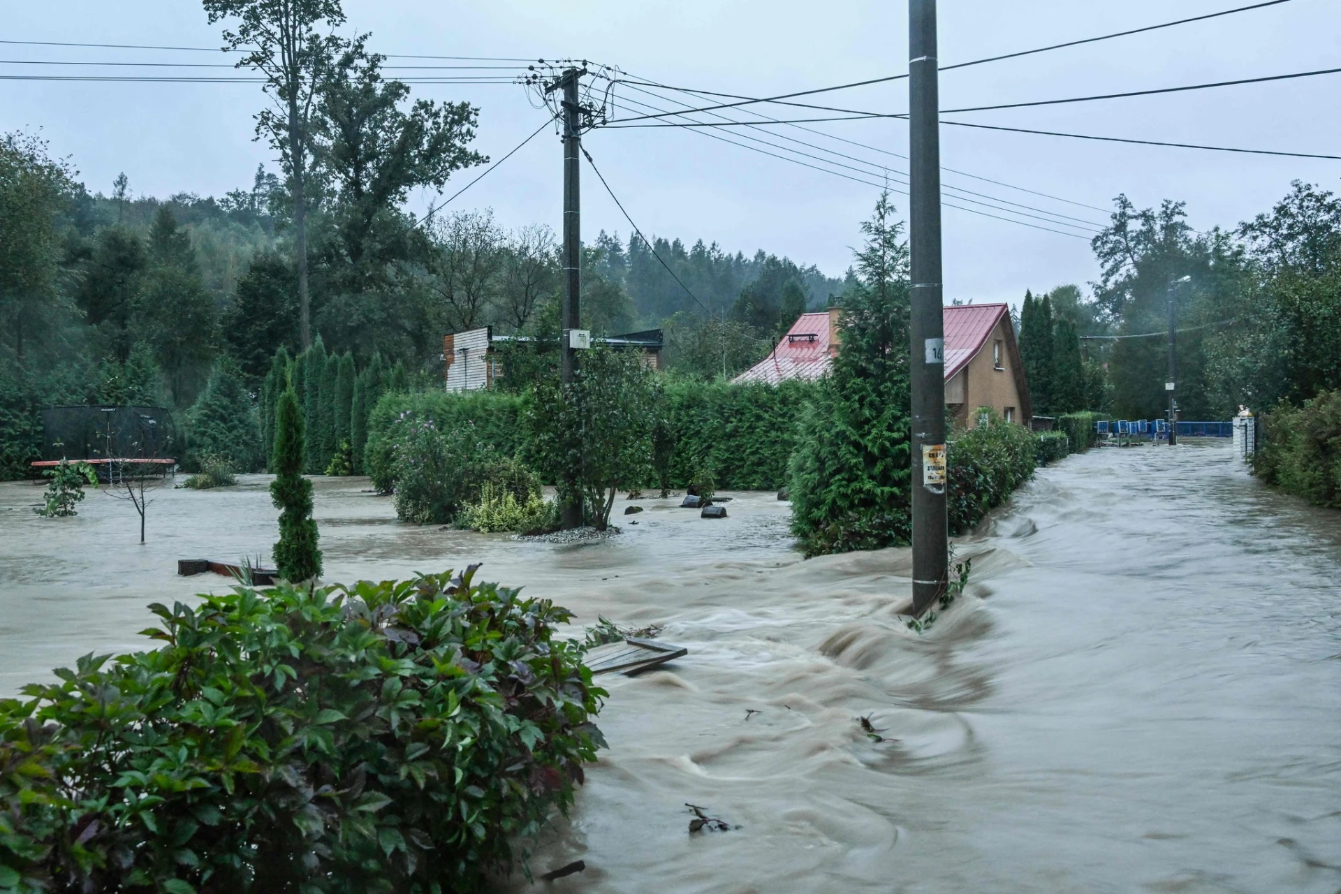 Силна буря удари Хърватия: Падна 5-см. градушка, градове са под вода
