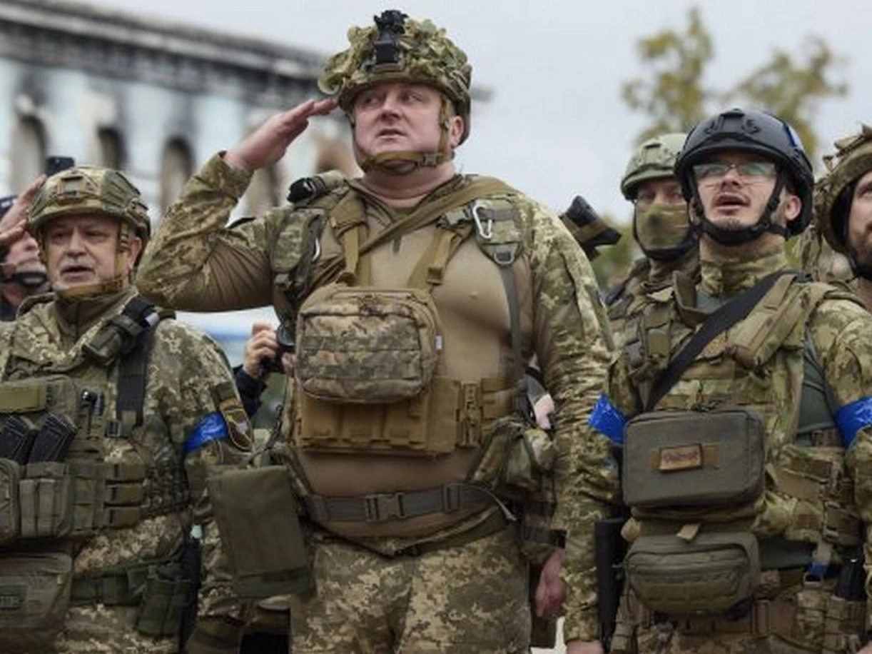 Киев обмисля сериозна секира за украинците зад граница 