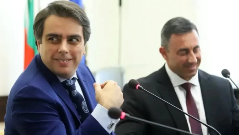 Асен Василев натири Румен Спецов заради... 